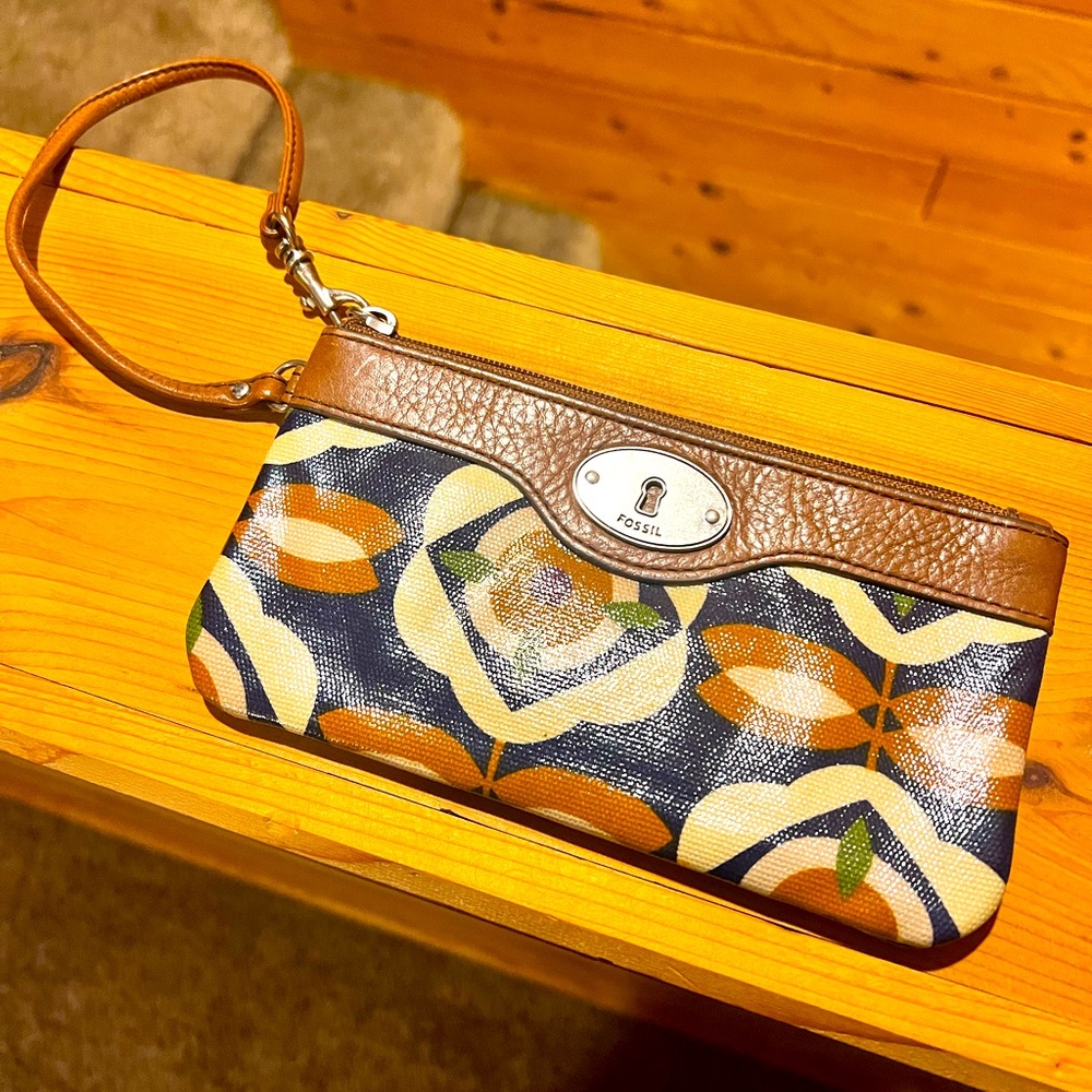 Fossil wristlet